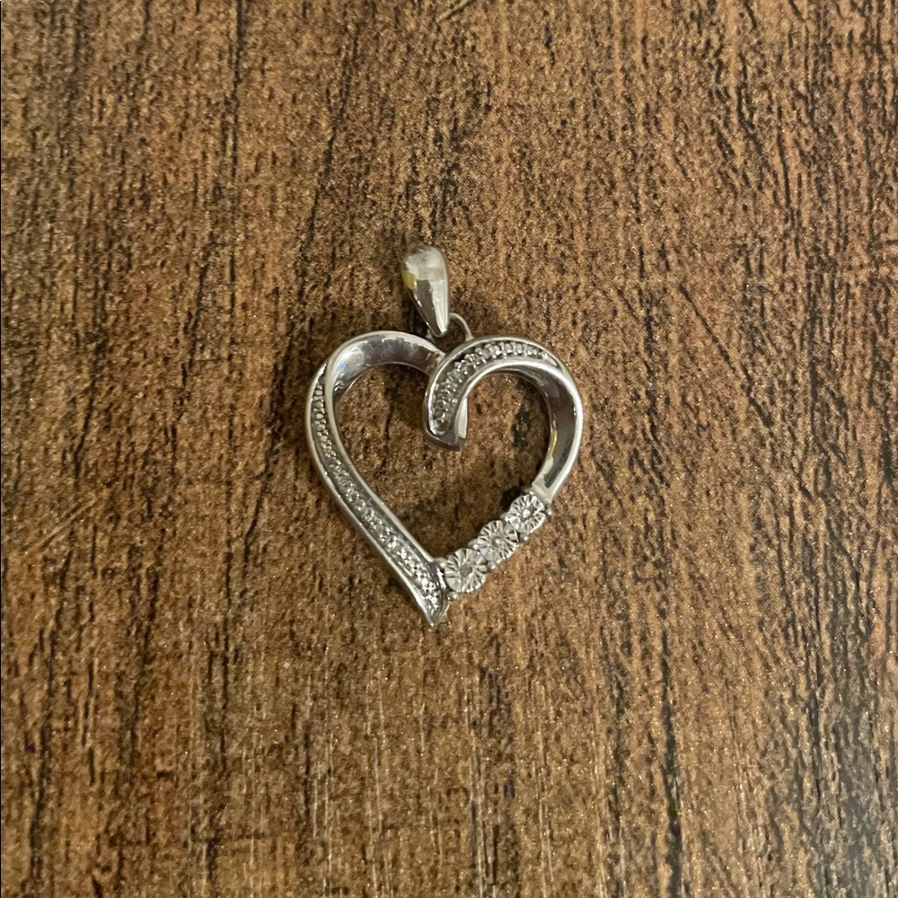 Kay Jewelers diamond heart necklace